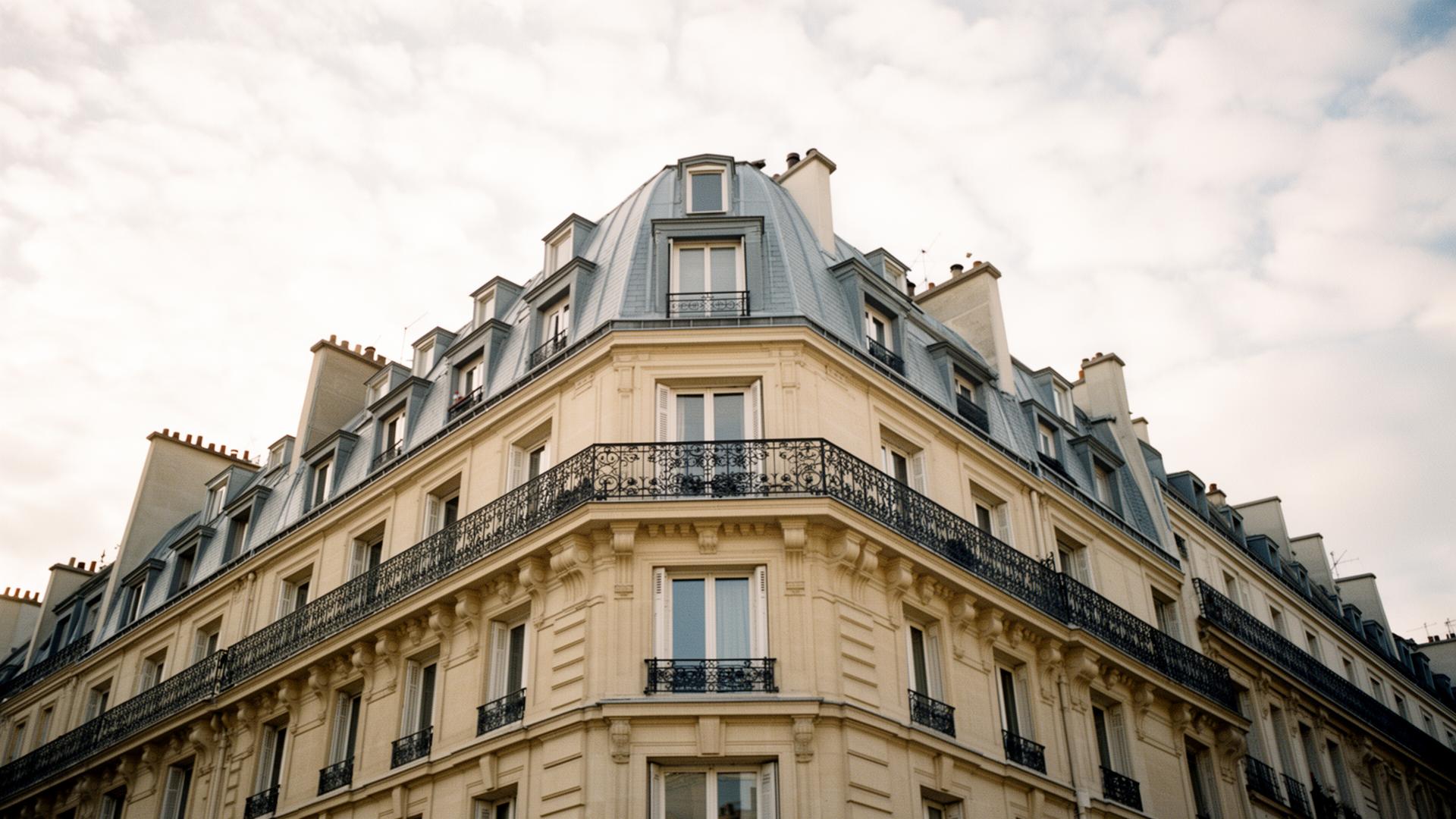 Façade haussmannienne, Paris - image d'illustration